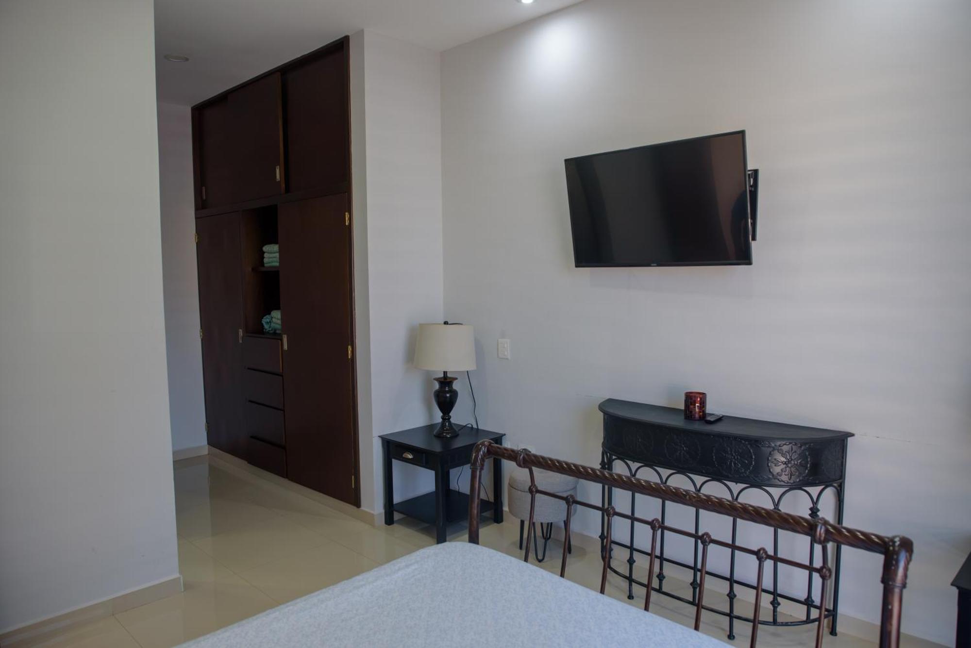 2Br/2Ba Condo 1 Block To Ocean! - Unit 6 Mazatlán Kültér fotó